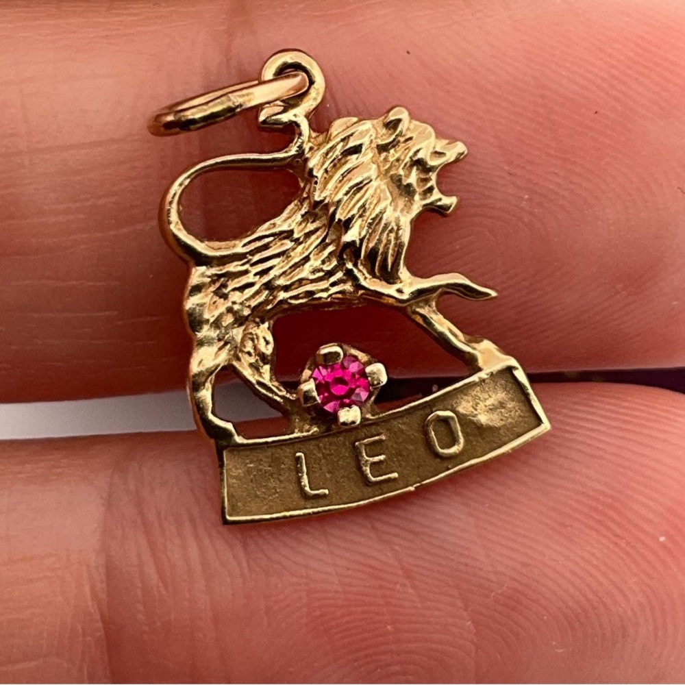 10k Solid Yellow Gold Authentic Lion Pendant With… - image 1